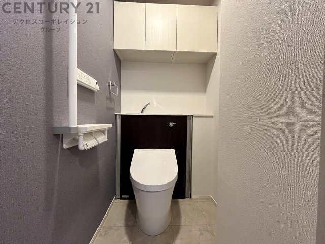トイレ　温水洗浄便座付きのトイレです♪