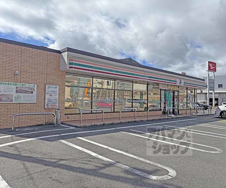 コンビニ　セブンイレブン 向日南金村店（コンビニ）まで850m
