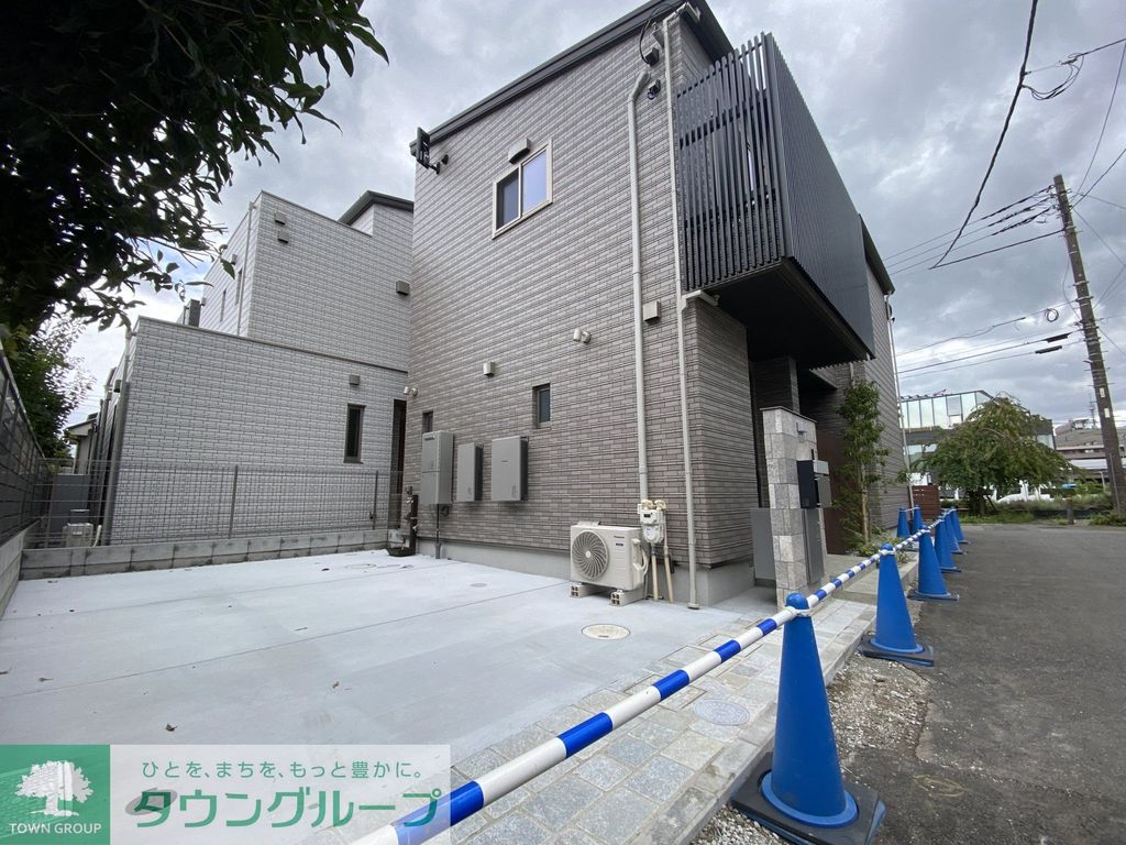 建物外観　駐車場