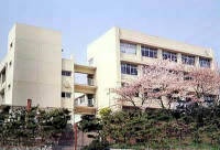 中学校　神戸市立雲雀丘中学校（中学校）まで1120m