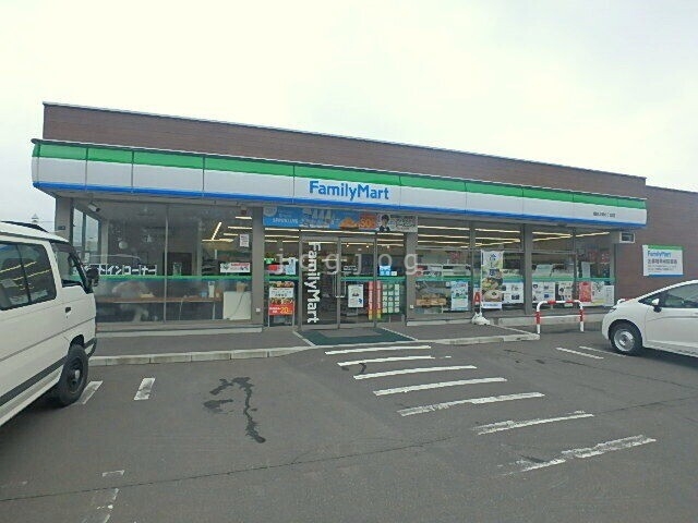 コンビニ　ファミリーマート 福住3条6丁目店（コンビニ）まで675m