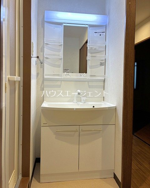 洗面設備　独立洗面台も綺麗。※参考画像