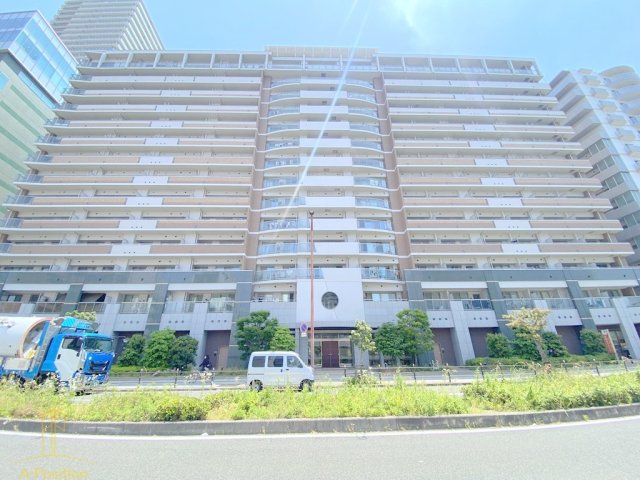建物外観　ロイヤルパークスなんば