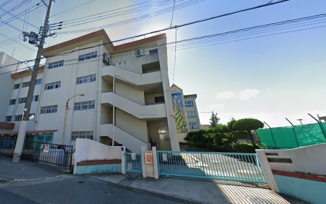 中学校　豊中市立第十一中学校（中学校）まで780m