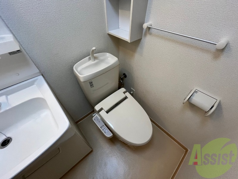トイレ　シャワートイレになっているので快適です！