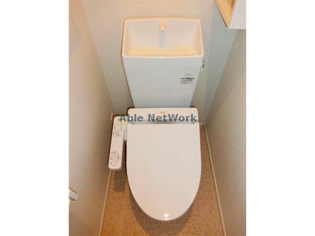 西尾市 2階建 築10年のトイレ写真