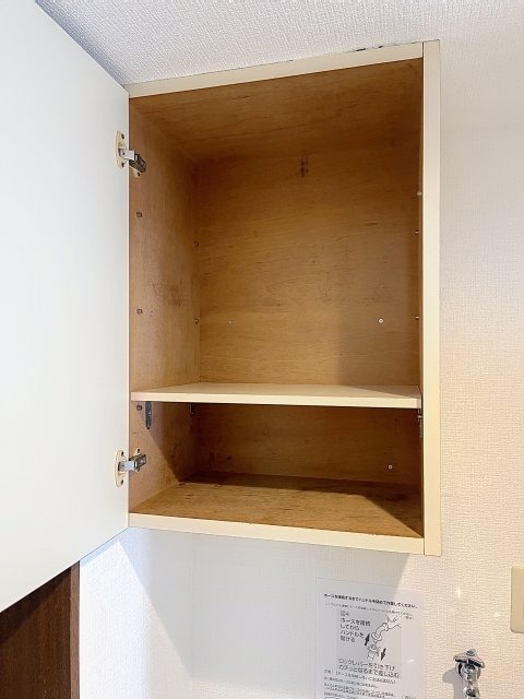 その他　玄関上部収納