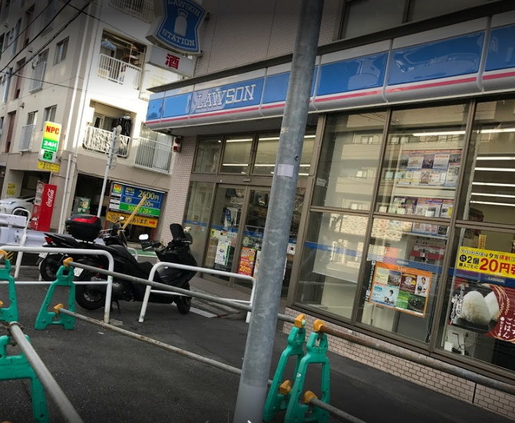 コンビニ　ローソン市谷薬王寺町店（コンビニ）まで211m