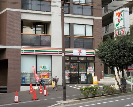 コンビニ　セブンイレブン市谷柳町店（コンビニ）まで201m