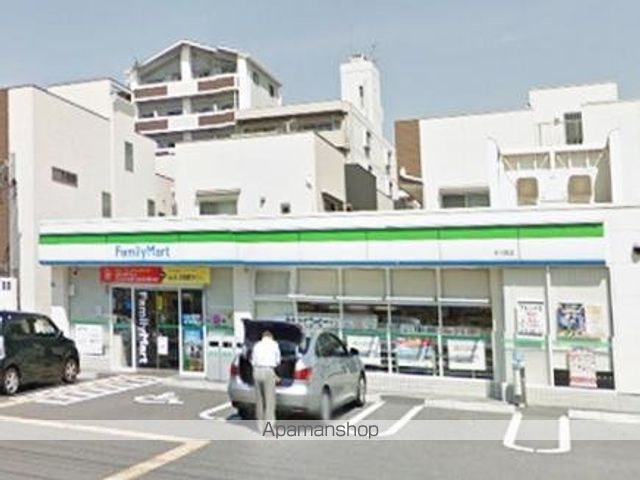 コンビニ　ファミリーマート（コンビニ）まで300m