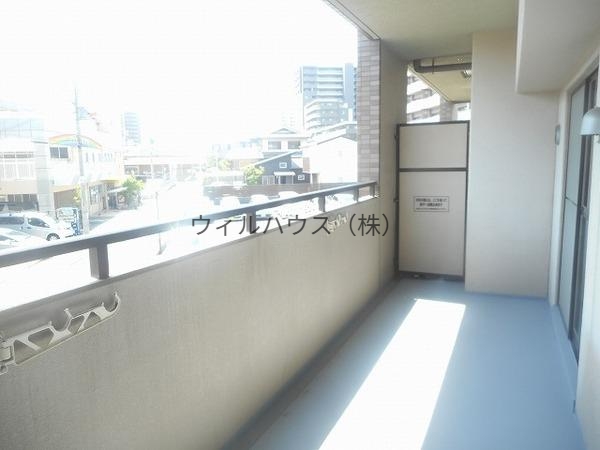 バルコニー　広くて日当たりも良好！