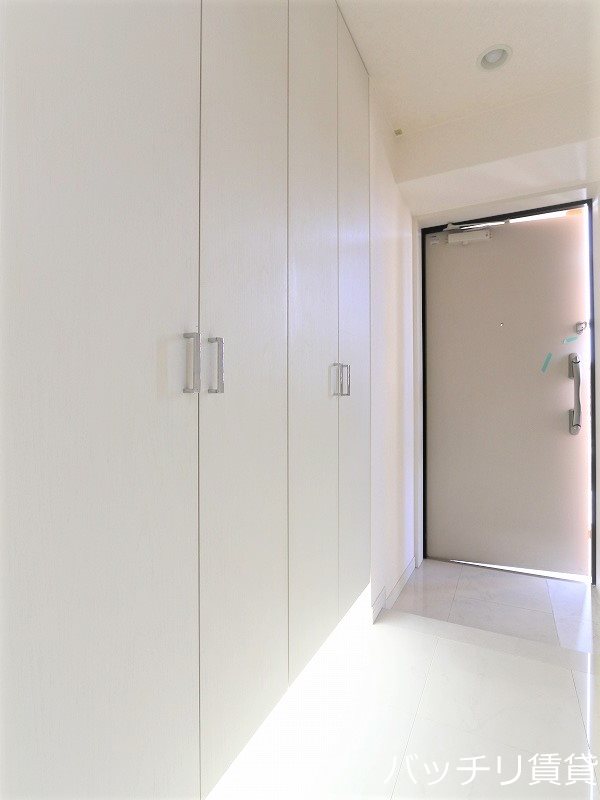 玄関　※同マンション別部屋写真のため、現状優先。