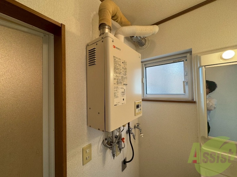 その他設備　給湯器です。操作しやすいパネルになってます。