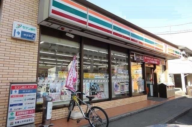 コンビニ　セブンイレブン（コンビニ）まで550m
