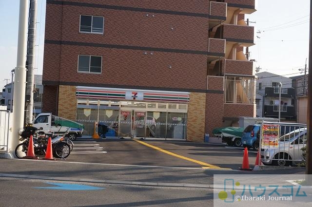 コンビニ　セブンイレブン 茨木西田中町店（コンビニ）まで244m