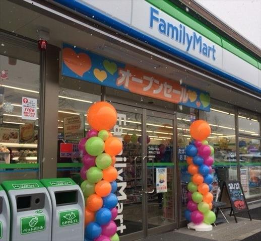 コンビニ　ファミリーマート（コンビニ）まで600m