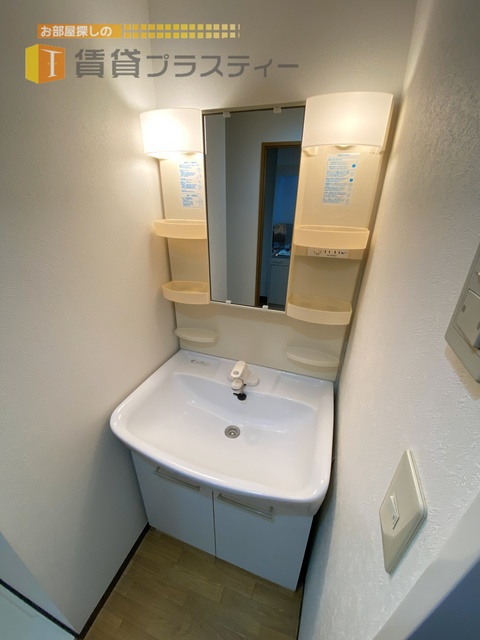 洗面設備　使い勝手の良い独立洗面台です。