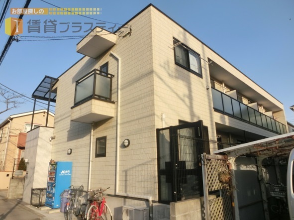 建物外観　人気のカリフォルニア通り沿いに建つオートロック物件です。