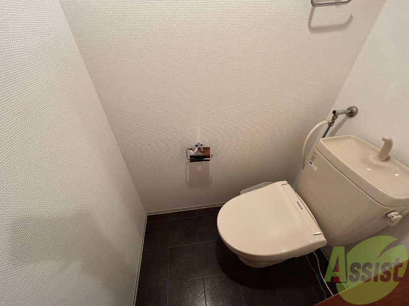 トイレ　こちらはトイレです。清潔感があり、安心して使用できます。