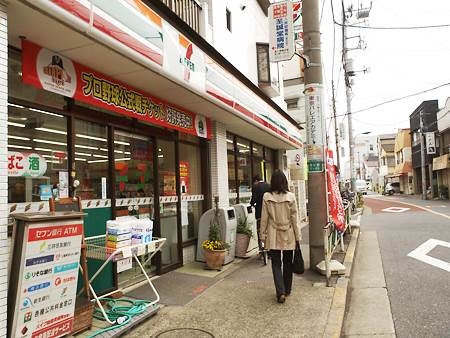 コンビニ　セブン-イレブン芝浦4丁目店（コンビニ）まで120m