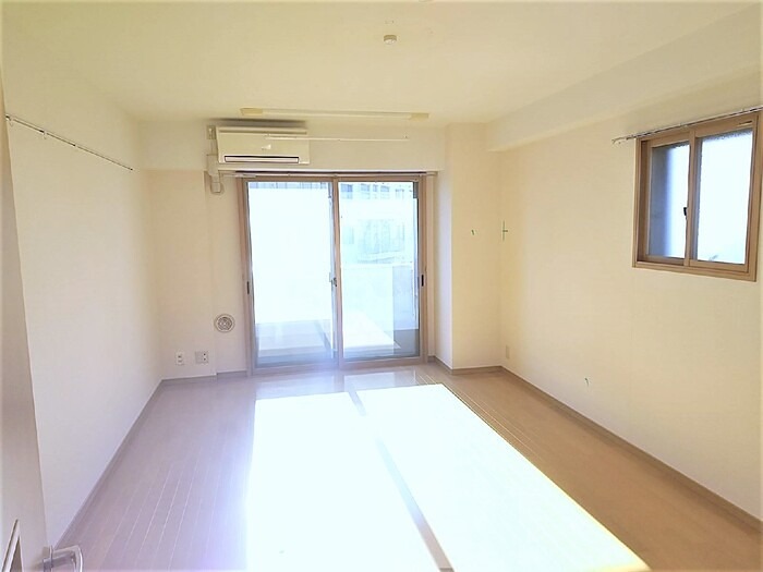 居室・リビング　２面採光のお部屋です。