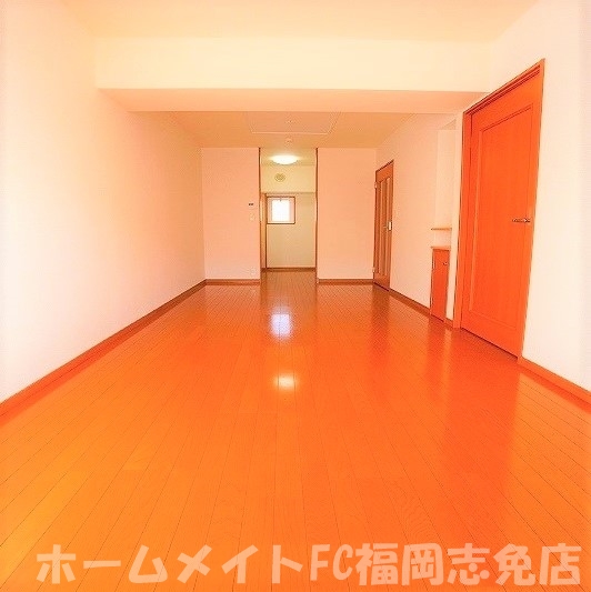 ＪＲ篠栗線 柚須駅 徒歩6分 10階建 築19年の居間写真