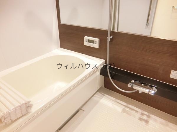 バス・シャワールーム　浴室乾燥機、追焚機能付の広々バスルーム！