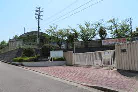 中学校　宝塚市立御殿山中学校（中学校）まで865m