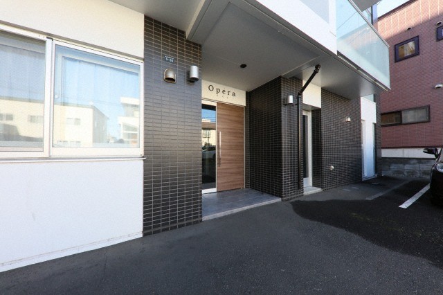 地下鉄東西線 西１８丁目駅 徒歩10分 4階建 築12年の外観写真