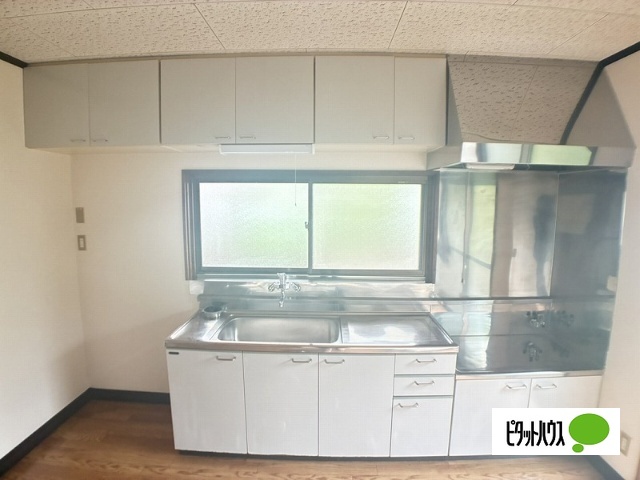 ＪＲ大糸線 島内駅 徒歩3分 2階建 築38年のキッチン写真