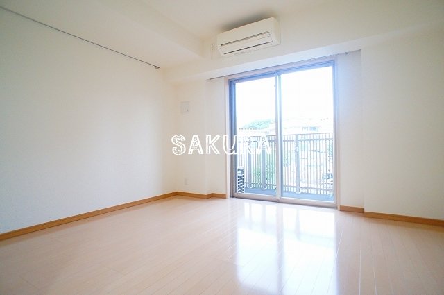 居室・リビング　開放感のあるゆったりとしたお部屋です♪