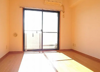 プレール大森EASTの居間写真