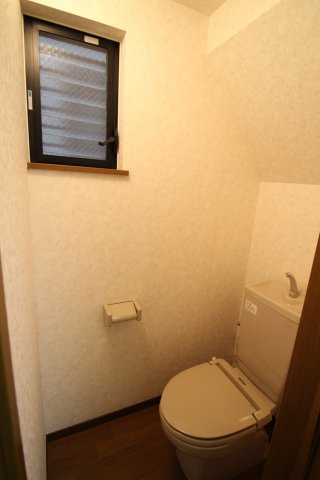 二子一丁目貸家のトイレ写真