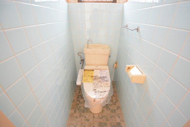 松生町貸家のトイレ写真