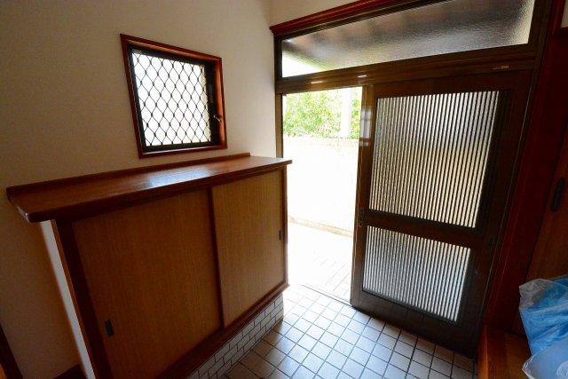 松生町貸家の玄関写真