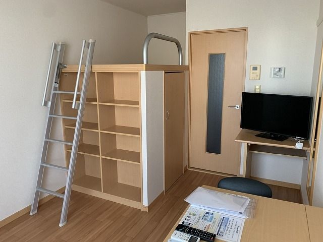 レオパレスひなたの居間写真