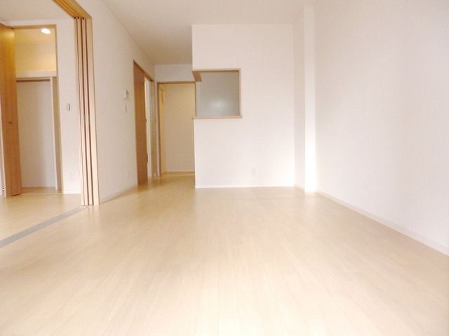 ルミナス クレの居間写真