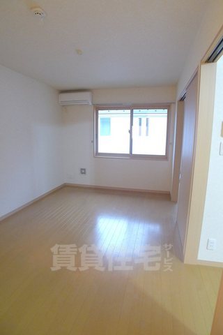 京王線 千歳烏山駅 バス乗車時間：7分 最寄りバス停で下車 徒歩7分 2階建 築16年の居間写真