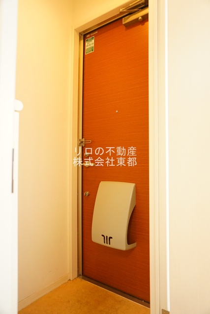 玄関　玄関には下駄箱があるのでスッキリとした空間を保てます