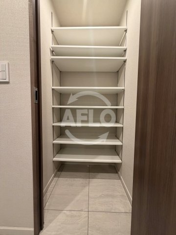 収納　ローレルタワー御堂筋本町　シューズボックス