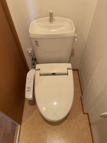 東急田園都市線 用賀駅 徒歩7分 4階建 築17年のトイレ写真