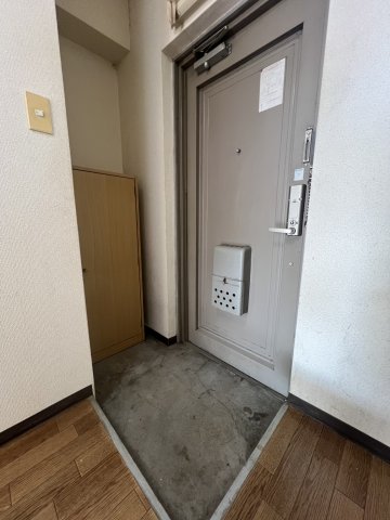 マンションヒバリの玄関写真