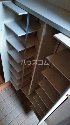ＪＲ東海道本線 静岡駅 バス乗車時間：20分 最寄りバス停で下車 徒歩5分 2階建 築30年の玄関写真