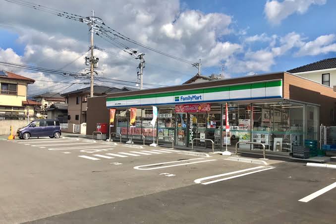 コンビニ　ファミリーマート福岡下山門通り店（コンビニ）まで216m