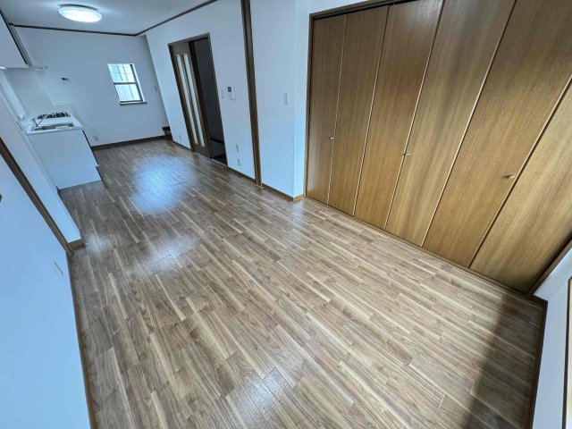 寺前町2丁目戸建の居間写真