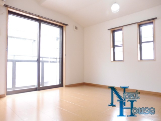 居室・リビング　別部屋参考写真です