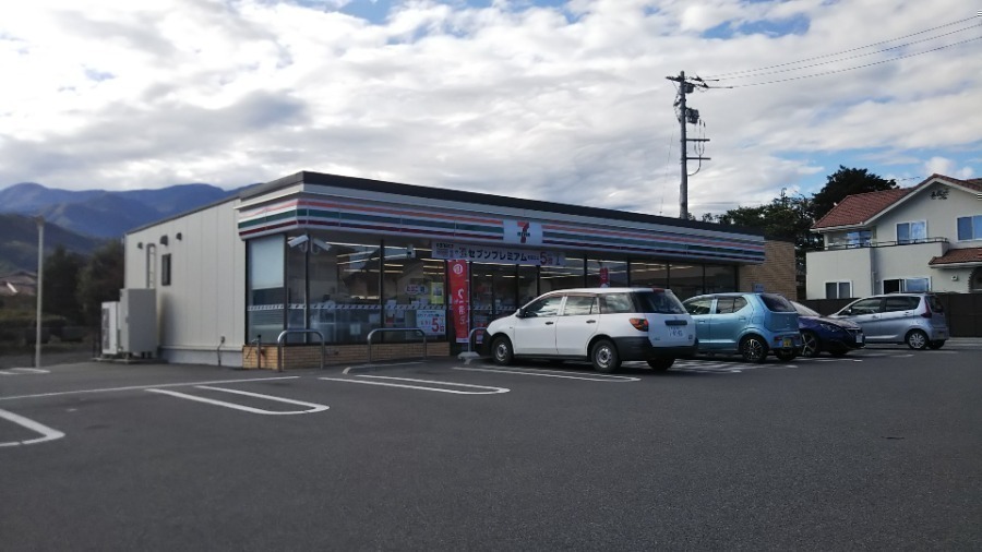 コンビニ　セブンイレブン南アルプス白根店（コンビニ）まで841m