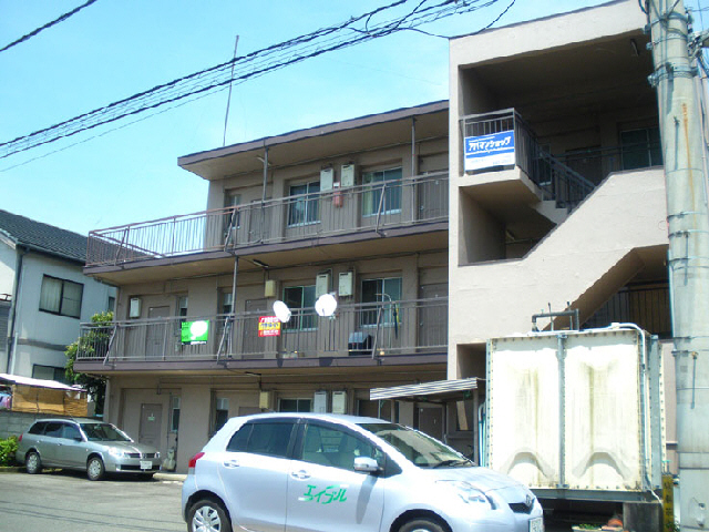 【三島市清住町のマンションの駐車場】