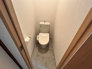 トイレ　ウォシュレット付き