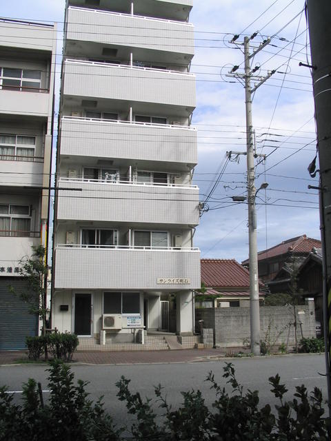 【明石市本町のマンションの建物外観】